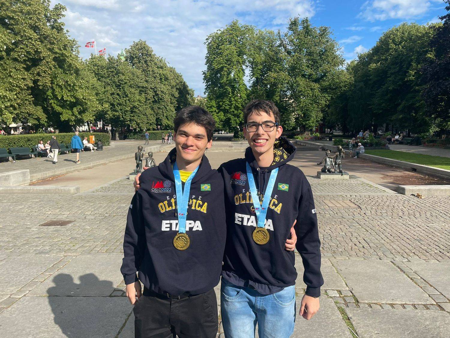 Olavo e Marcelo conquistaram medalhas de ouro na IMO 2022, em Oslo, na Noruega