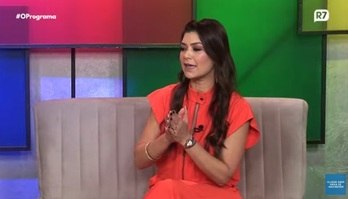 Amanda Françozo diz que recebia bilhetes de Silvio Santos (Reprodução/YouTube/R7)