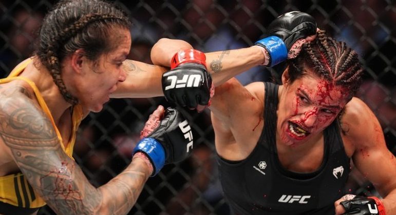 Amanda Nunes fez questão de castigar Peña. Poderia ter retomado o cinturão antes dos cinco rounds