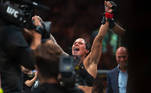 O resultado fez com que Amanda empatasse com Anderson Silva no recorde de defesa de cinturões: 11 no total. 'É a noite perfeita para me aposentar e viver feliz para sempre'