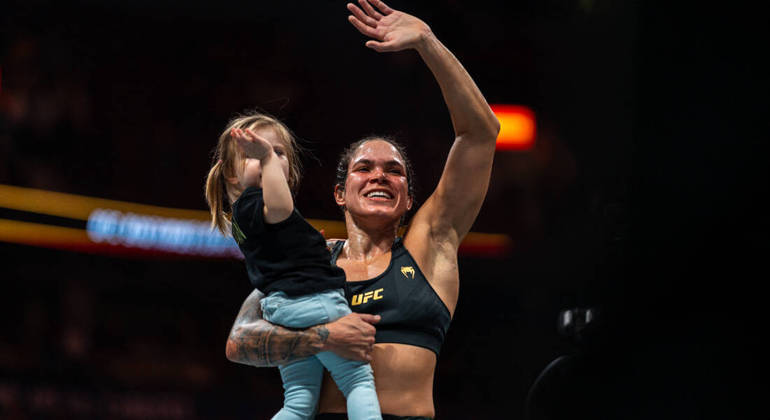 Um dos motivos que levaram a brasileira a se aposentar foi dispor de mais tempo para ficar com a família. Ela é mãe de Raegan, de 2 anos, e planeja outro filho com a esposa, Nina 
