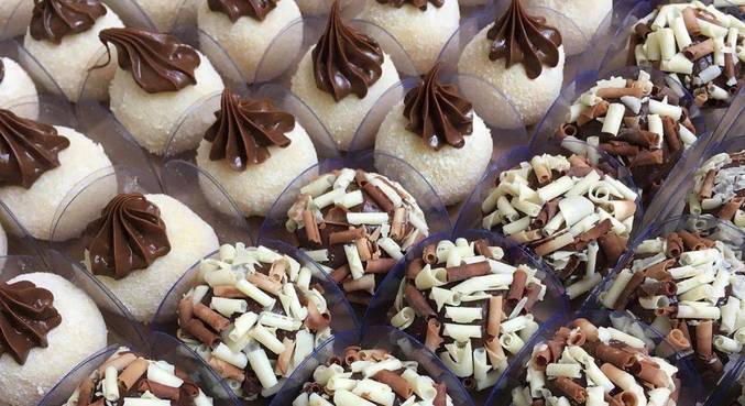 Empresa de Amanda Silva fatura até R$ 3.000 por mês com a venda de brigadeiros
