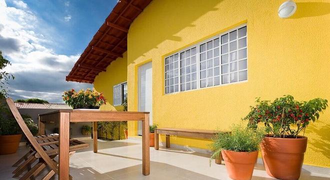 amarelo como cores de tinta para casa