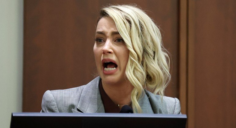 Amber Heard terá que pagar indenização por difamação ao ex-marido