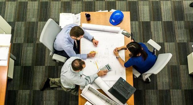 Semana de quatro dias de atividades tem resultados positivos, dizem empresas