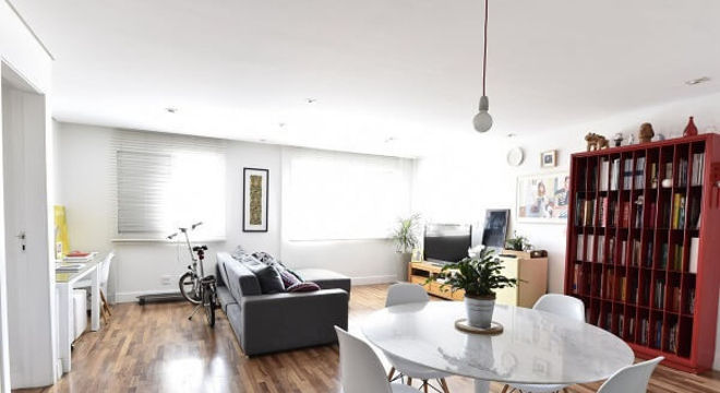 Ambiente integrado com piso laminado
