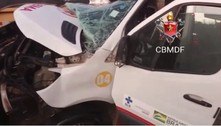 Ambulância atinge traseira de caminhão e três ficam feridos entre GO e DF