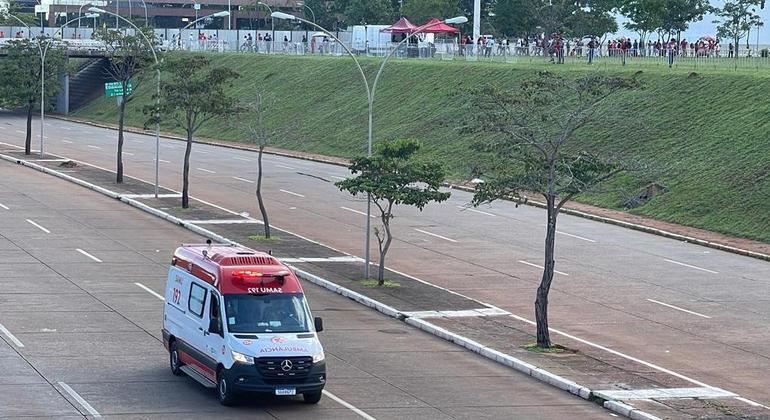 Ambulância do Samu na L2 Sul, via próxima à Esplanada dos Ministérios