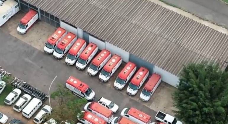 Ambulâncias paradas em estacionamento no SIG, em Brasília