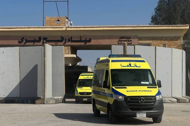 28º dia — O Hamas tentou enviar seus combatentes para o Egito em ambulâncias que evacuavam dezenas de palestinos feridos da Faixa de Gaza no início desta semana, revelaram fontes dos EUA. Os soldados faziam parte de uma lista de pessoas gravemente feridas que seriam levadas retirar para tratamento no país vizinho, juntamente com milhares de estrangeiros que procuravam fugir do enclave