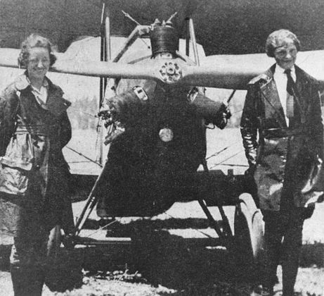Amelia começou a aprender a pilotar em janeiro/1921 com Anita 