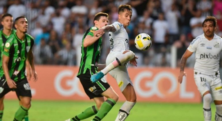 América-MG - Coelho teve Paulinho Boia e Felipe Azevedo como os principais responsáveis pelas ações ofensivas, mas o atacante Everaldo destoou e atrapalhou o desempenho do time.