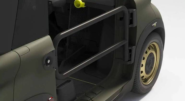 Porta usa estrutura metálica como nos veículos recreativos usados em parques 
