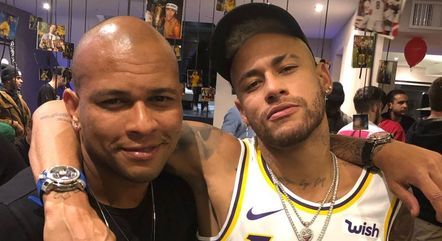 Gabriel costuma fazer declarações para o amigo Neymar nas redes sociais
