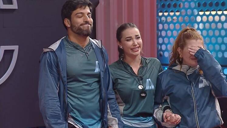Na nona Zona de Risco da Mansão, o único grupo que ainda estava imune ao julgamento do público estreou na berlinda de uma só vez. Giulia Garcia, Ricardo Villardo e Victoria Macan se aliadram desde o comecinho do jogo e construíram uma bela amizade, separada momentaneamente pela eliminação da DJ. Pensa na quantidade de lágrimas que caiu na Mansão! A Grande Conquista vai ao ar de segunda a sábado, às 22h45; e aos domingos, a partir das 23h, na Record TV. Assine o PlayPlus e tenha acesso à transmissão 24 horas e a conteúdos extras do reality. Conheça também a Rede da Conquista, a comunidade dos fãs do programa.