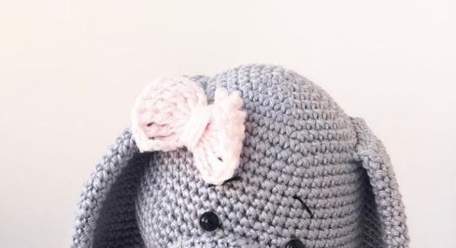 amigurumi - cachorro de amigurumi na cor cinza 