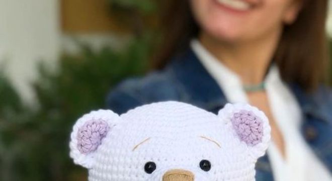 amigurumi - urso branco e roxo de amigurumi 