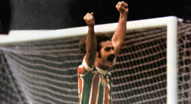 Amistoso em 1975 - Fluminense 4 x 1 Corinthians: A partida marcou a estreia de Rivellino e o início da 