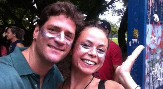 Viviane Cataldi conheceu namorado Austríaco em bloco de Carnaval