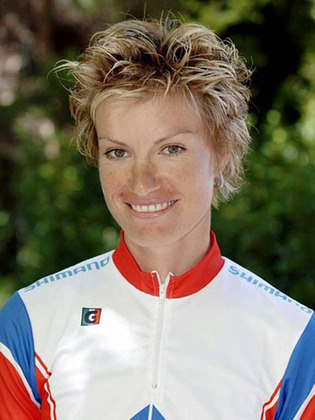 Amy Gillett - A ciclista australiana, 29 anos, morreu em 18/7/2005 enquanto treinava com a equipe de seu país. Ela foi atropelada por uma motorista alemã que perdeu o controle do carro em Zeulenroda, na Alemanha. 