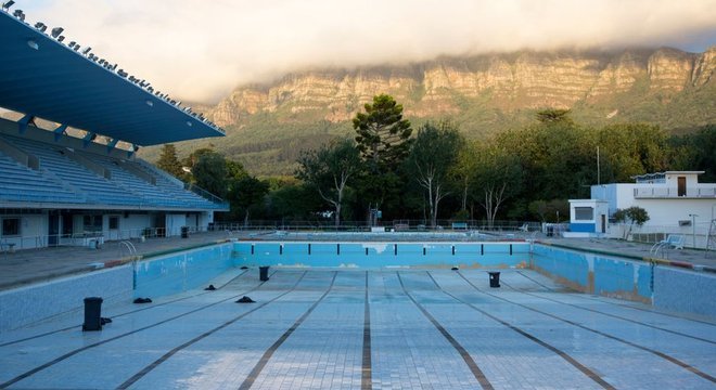 Cidade do Cabo, na África do Sul, passou por drástico desasbatecimento de água em 2018, e restrições foram implementadas