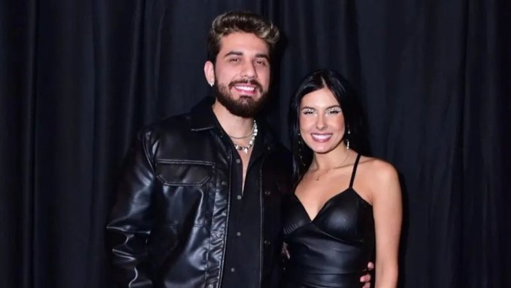Para a primeira data especial oficial, o casal dispensou um momento romântico a dois e preferiu curtir uma festa. A dupla marcou presença na Uccchella, festa de aniversário de Rafa Uccmann, que aconteceu em uma casa noturna de São Paulo