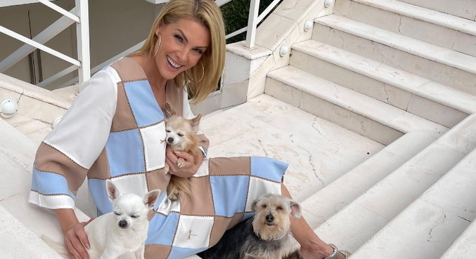 Apresentadora fala sobre paixão pelos pets que se tornou trabalho