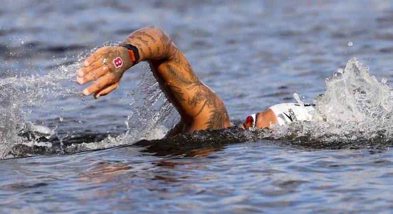 Ana Marcela vence prova da maratona aquática e conquista o ouro em Tóquio 2020 