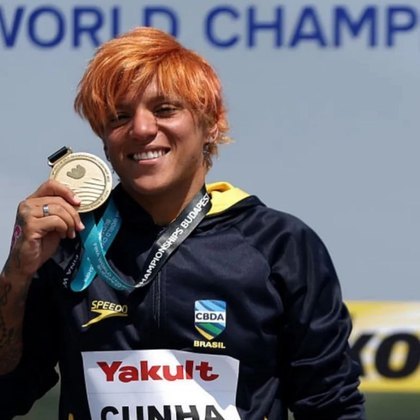 Ana Marcela CunhaOuro na maratona aquática de 10 km nos Jogos Olímpicos de Tóquio, a nadadora voltou a subir ao pódio pela conquista do pentacampeonato mundial dos 25 km da maratona aquática. Nas etapas em Budapeste, a brasileira ganhou o ouro nos 5 km e o bronze nos 10 km