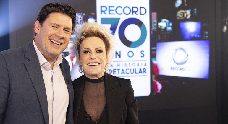 Ana Maria Braga visita a Record TV para celebrar o aniversário de 70 anos da emissora