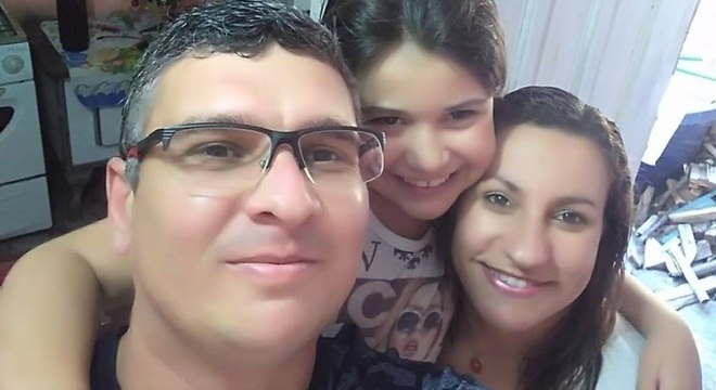Ana Maria com o marido, Marcel, e a filha Marina Manoela, de 9 anos
