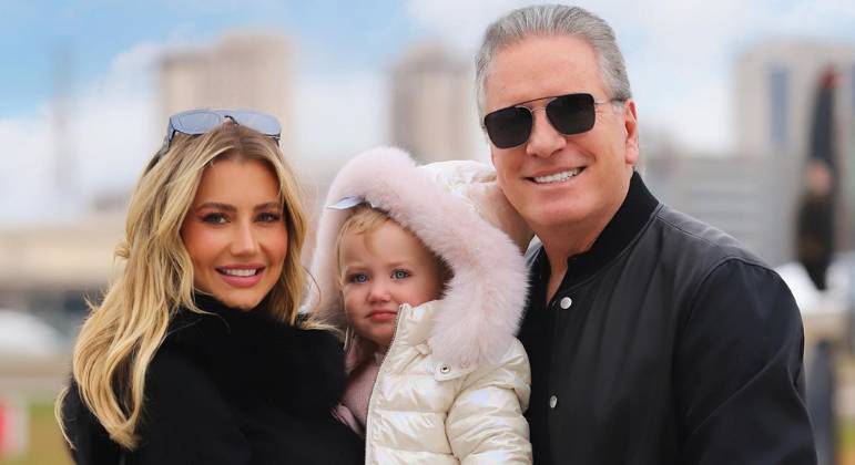 Ana Paula Siebert, Roberto Justus e a filha Vicky(Foto: Reprodução, Instagram)