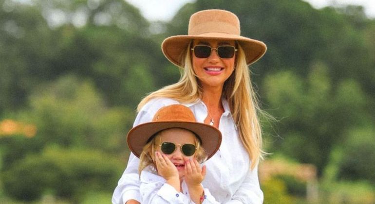 Ana Paula Siebert e filha Vicky combinam look