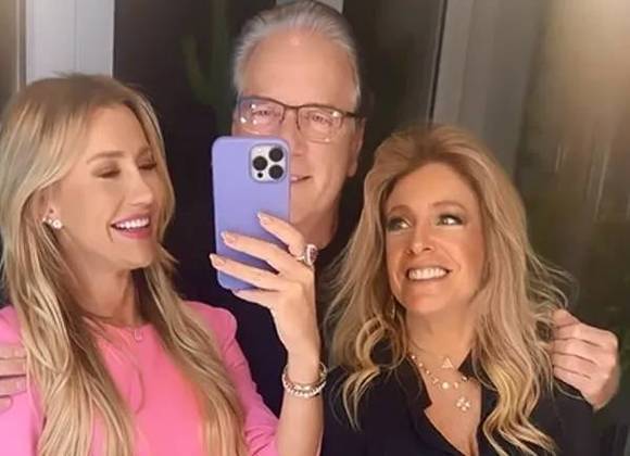 Os dois são um casal muito bem resolvido. Ana Paula, inclusive, mantém uma amizade com Sacha Chryzman, com quem Justus foi casado entre 1980 e 1989. Os três apareceram juntos e sorridentes em um vídeo publicado pela modelo nas redes sociais. 