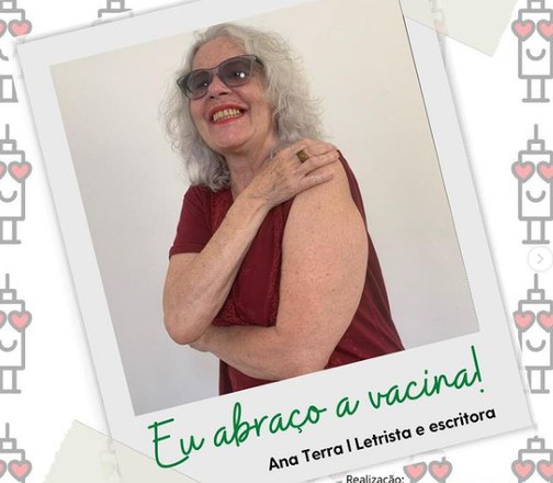 Também residente da instituição, a letrista e escritora Ana Terra foi vacinada. Ela até posou como 'garota-propaganda' do Retiro para incentivar a população a se imunizar.