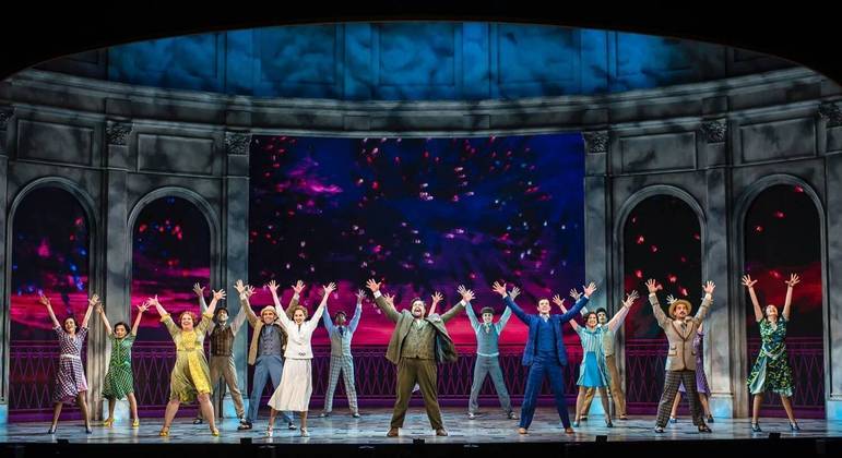 'Anastasia' começa o espetáculo na fria Rússia, mas chega a Paris (em um clima mais festivo!)