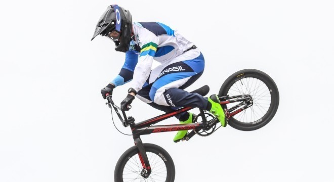 Anderson de Souza conquistou a medalha de prata para o Brasil no ciclismo BMX