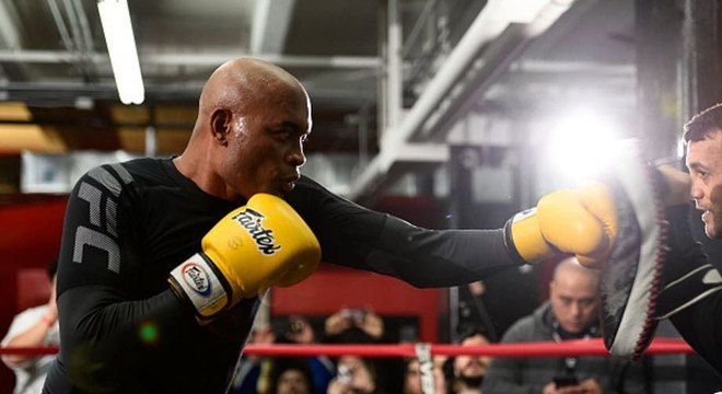 Anderson Silva perdeu seis das últimas oito lutas que disputou no UFC