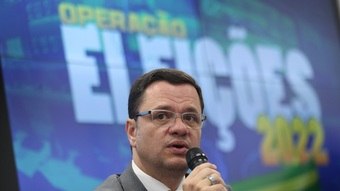 PF deve pedir ajuda da Interpol para apreender celular de Anderson Torres