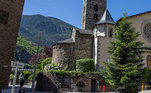 Andorra la Vella é uma das capitais mais altas da Europa, localizada a mais de 1.000 metrosacima do nível do mar. O país faz fronteira com a França e a Espanha