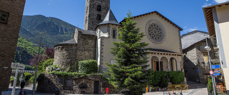Andorra la Vella é uma das capitais mais altas da Europa, localizada a mais de 1.000 metrosacima do nível do mar. O país faz fronteira com a França e a Espanha