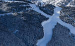 As estações de esqui, como Grandvalira eVallnord, são destinos populares em Andorra, atraindo um grande número deturistas a cada inverno