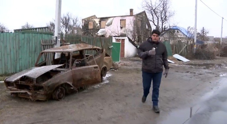 O jornalista André Azeredo durante reportagem especial sobre a guerra na Ucrânia 