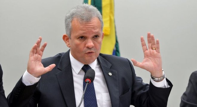 Figueiredo: Tabata contrariou o partido em praticamente todas as votações importantes da Previdência