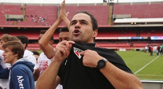 Jardine sonha em repetir  Carille. Mas Leco e Raí querem um técnico experiente