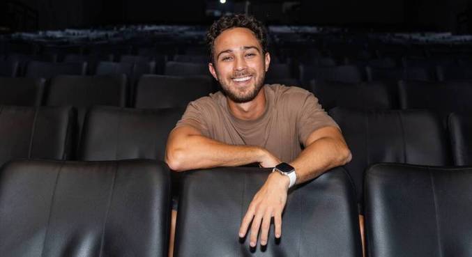 André Luiz Frambach passou uma semana afastado de peça de teatro
