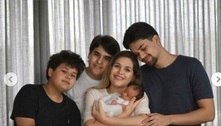 Viúva de Leandro rebate críticas após ser mãe aos 47 anos: 'Só perco tempo com coisas boas'