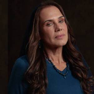 Andrea Veiga caracterizada de Golda para 'Reis'