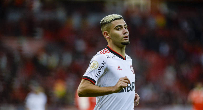 Andreas Pereira em ação na derrota do Flamengo para o Internacional pelo Brasileirão