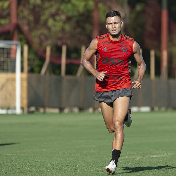 Andreas Pereira tem contrato de empréstimo com o Flamengo até o meio do ano